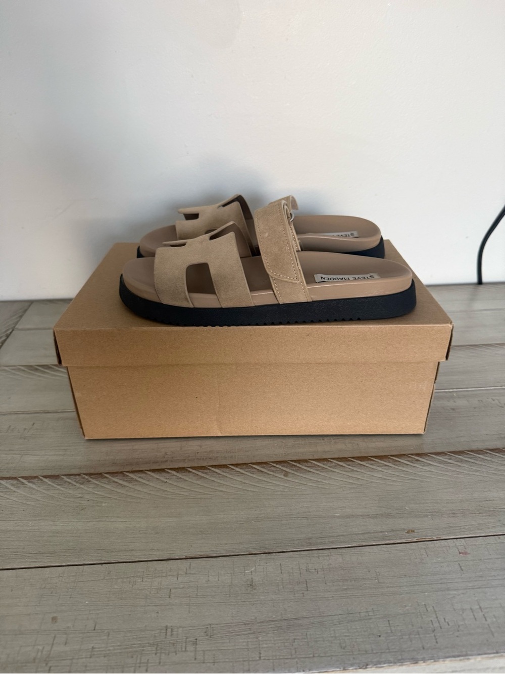 New in box Steve Madden sandals - Picture 3 of 4